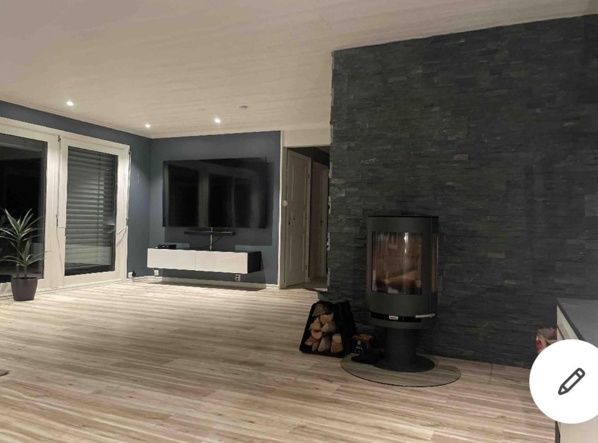 Beautiful 5-Bed Villa In מאנדאל מראה חיצוני תמונה