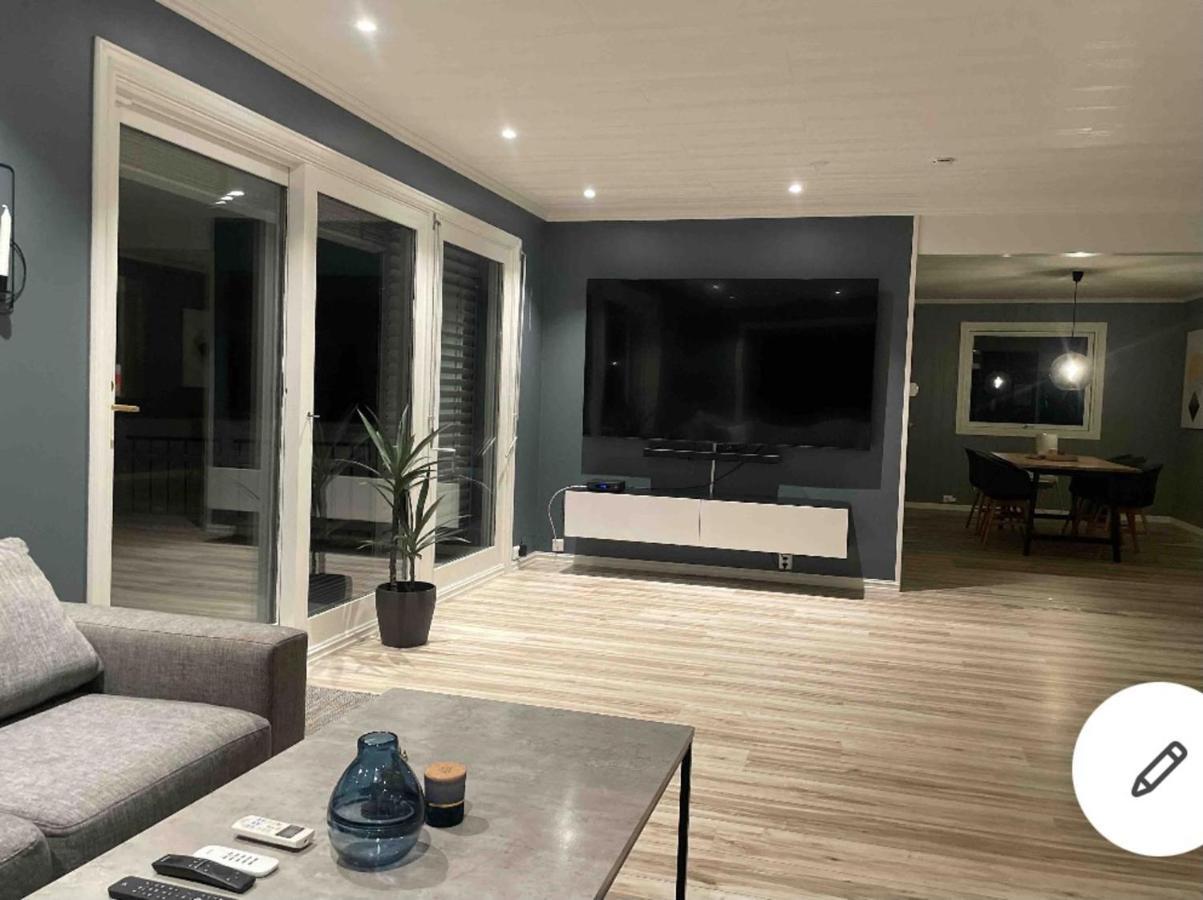 Beautiful 5-Bed Villa In מאנדאל מראה חיצוני תמונה