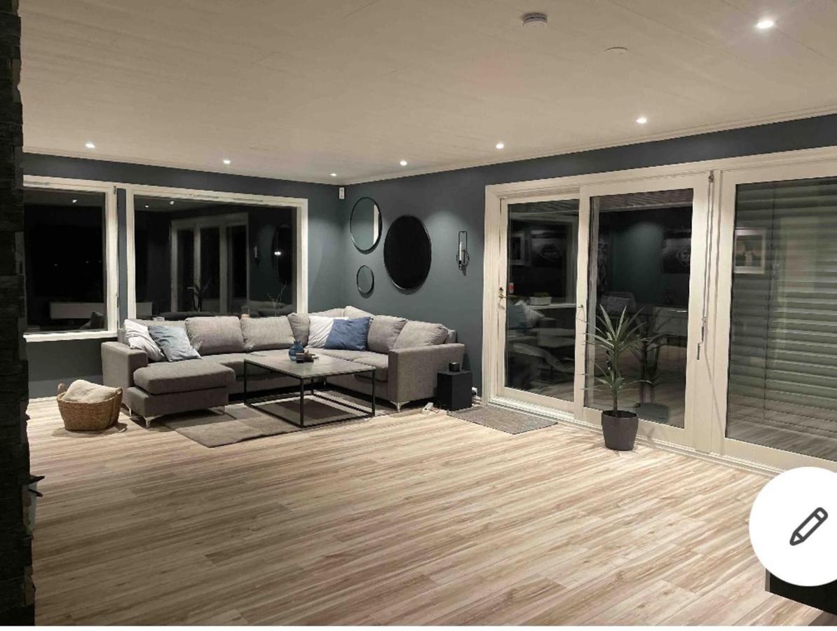 Beautiful 5-Bed Villa In מאנדאל מראה חיצוני תמונה